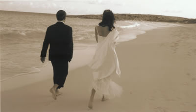 couple_walk_on_beach.jpg